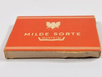 Schachtel Zigaretten " Milde Sorte" mit Inhalt, Steuerbanderole mit Hakenkreuz