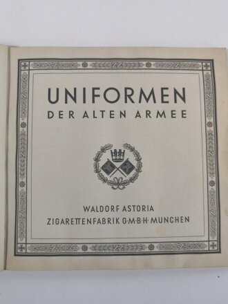 Sammelbilderalbum "Waldorf-Astoria Uniformen der Alten Armee", komplett, Einband verfleckt, etwas wellig