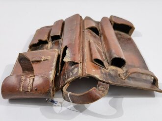 Einsatz zur Beschlagzeugtasche für berittenes Hufbeschlagpersonal der Wehrmacht, zum Teil Mäusefraß