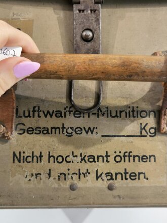 Transportkasten aus Presspappe für 3,7cm Lufwaffen Munition datiert 1945.