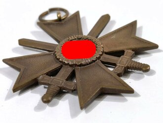 Kriegsverdienstkreuz 2. Klasse mit Schwerter. Buntmetall,...