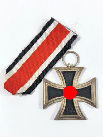 Eisernes Kreuz 2. Klasse 1939 mit Hersteller 25 im Bandring für " Arbeitsgemeinschaft der Gravuer, Gold und Silberschmiedeinnungen, Hanau a. Main " / Hakenkreuz minimal Berieben