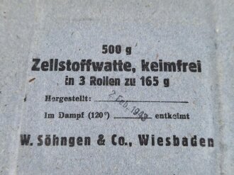 " 500g Zellstoffwatte, keimfrei in 3 Rollen a 165g" datiert 1943, Maße 8 x 18 x 20cm