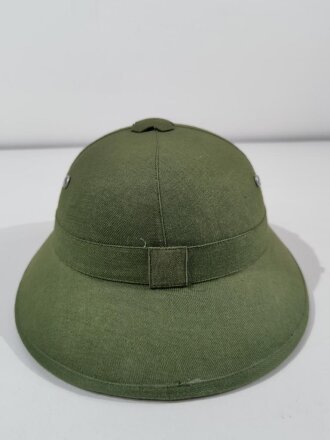 North Vietnamese Army / Viet Cong sun helmet, Vietnam war era, good condition