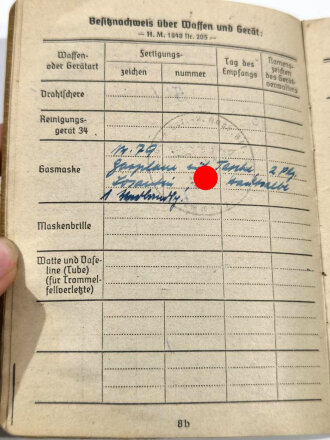 Soldbuch eines Angehörigen Gren.Ers.Btl. ( mot) 20 Regensburg. Eingetragenes Gewehr 43, Empfangen am 29.3.45