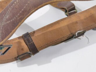 Schweden, "Sam Brown Belt" Koppelzeug für Offiziere aus braunem Leder in gutem Zustand, Gesamtlänge 113 cm