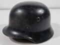 Stahlhelm Wehrmacht Modell 1940. Zusammengehöriges, in allen Teilen originales Stück. Grösse 62, nach dem Krieg schwarz lackiert für Feuerwehrzwecke