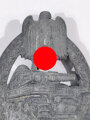 Panzerkampfabzeichen in Silber aus Zink, Rückseitig mit Herstellermarkierung " ÜÜ " für Ferdinand Wiedmann, versilberung komplett vergangen