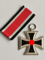 Eisernes Kreuz 2. Klasse 1939 mit Hersteller 100 im Bandring für " Rudolf Wächtler & Lange, Mittweida ", Hakenkreuz mit voller Schwärzung, schöner frostiger Zustand