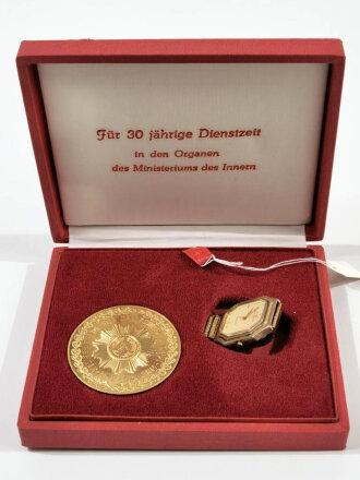 DDR, Armbanduhr und Medaille "für...
