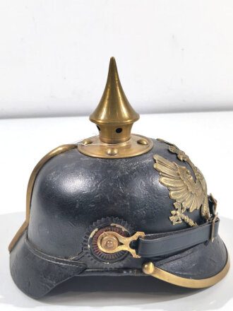 Preußen, Pickelhaube für Mannschaften, Kammerglocke des Füsilier Regiment 40. Kinnriemen neuzeitliche Reproduktion