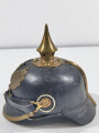 Preußen, Pickelhaube für Mannschaften, Kammerglocke des Füsilier Regiment 40. Kinnriemen neuzeitliche Reproduktion