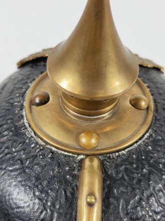 Preußen,  Pickelhaube für Mannschaften, Kammerstück des Infanterie Regiment 130. der Kinnriemen ist eine neuzeitliche Kopie, Gr. 52