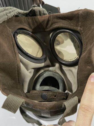 Luftschutz Gasmaske mit Filter in Bereitschaftsbüchse von Auer. Guter Zustand