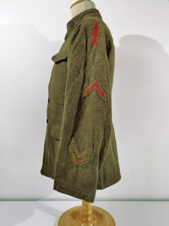 U.S. WWI  AEF Model 1917 Tunic, member of 32nd " red arrow" Division. ( Grimpettes Wood, Bellevue Farm, Fismes, Argonne, Rhine.) Two overseas stripes, good condition