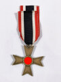 Kriegsverdienstkreuz 2. Klasse 1939 ohne Schwerter in Buntmetall, Hersteller  im Bandring, ist nicht gut lesbar