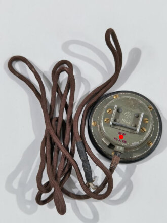 Kopffernhörer 33 der Wehrmacht datiert 1942, Kopfbügel und Stecker fehlt, Funktion nicht geprüft