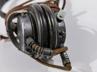 Doppelfernhörer f Wehrmacht, datiert 1943. Stecker fehlt