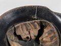 Stahlhelm aus den 1930iger Jahren. schwarzer Originallack, ungereinigtes Stück