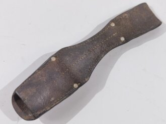 Koppelschuh Wehrmacht  für Seitengewehr M84/98 . getragenes Stück, Leder angetrocknet