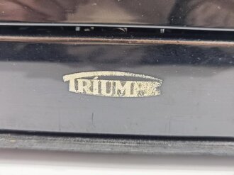 Triumph "Norm 6" Dienstschreibmaschine mit SS Rune auf der 3. Guter Gesamtzustand, ungereinigt, das Gehäuse stärker beantsprucht