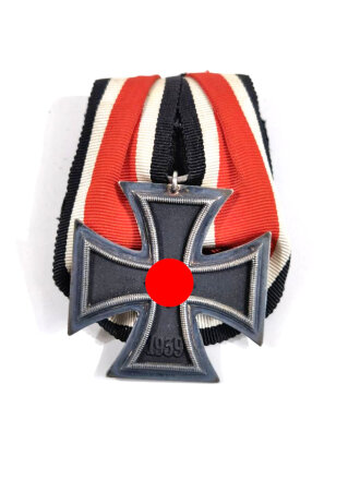 Eisernes Kreuz 2. Klasse 1939 an Einzelspange, sehr guter Zustand, Hakenkreuz mit voller Schwärzung, Magnetisch