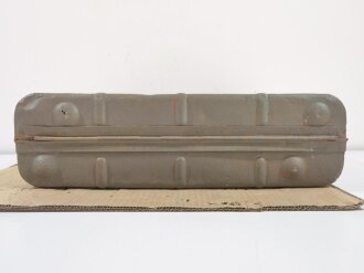 Transportkasten für Stielhandgranaten 24 der Wehrmacht. Aussen überlackiertes Stück
