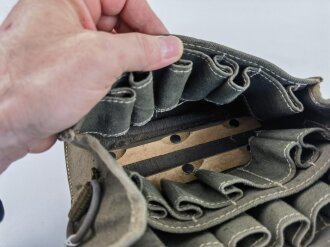 Tasche für Signalpatronen zur Leuchtpistole 42 der Wehrmacht. Sehr guter Gesamtzustand,datiert 1941