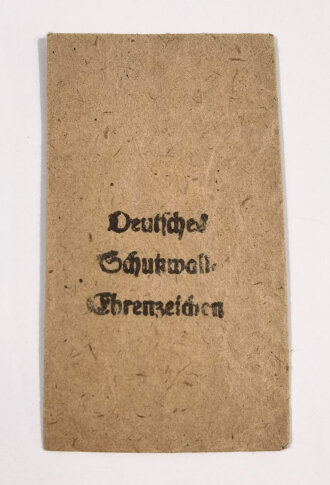 Verleihungstüte zum Deutschen Schutzwall- Ehrenzeichen mit Hersteller " Carl Poellath, Schrobenhausen "