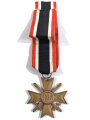 Kriegsverdienstkreuz 2. Klasse1939 mit Schwertern, ohne Hersteller, Buntmetall an Band