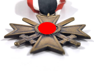 Kriegsverdienstkreuz 2. Klasse1939 mit Schwertern, ohne Hersteller, Buntmetall am Band