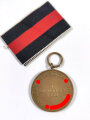 Anschlussmedaille 1. Oktober 1938 in Verleihungstüte, Band im Wickelpapier, Tüte rückseitig mit Hersteller " Karl Hensler, Pforzheim " sehr guter Zustand