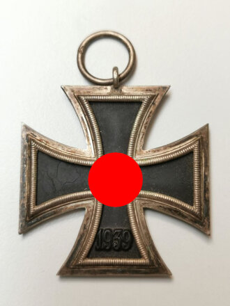 Eisernes Kreuz 2. Klasse 1939 mit Hersteller "7" im Bandring für " Paul Maybauer, Berlin ", Hakenkreuz mit voller Schwärzung, Magnetisch