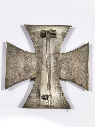 Eisernes Kreuz 1. Klasse 1939, ohne Hersteller, Hakenkreuz minimal berieben, magnetisch, Kern leicht eingeölt