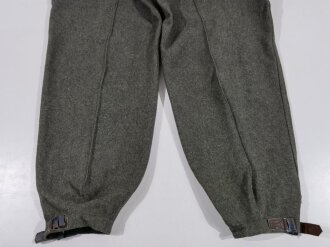 Waffen SS Sturmgeschützhose , umgeschneidert zu einer Uniformhose für weibliches Personal. Ob dies während oder nach dem Krieg passiert ist, kann ich leider nicht sagen