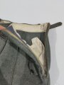 Waffen SS Sturmgeschützhose , umgeschneidert zu einer Uniformhose für weibliches Personal. Ob dies während oder nach dem Krieg passiert ist, kann ich leider nicht sagen