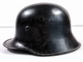 Stahlhelm in der Form des 1.Weltkrieg, fertigung der frühen 30iger Jahre. Schwarzer Origianallack, schweres Stück