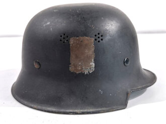 Stahlhelm Feuerwehr, Originallack, Abzeichen entfernt