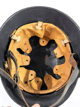 Stahlhelm Feuerwehr, Originallack, Abzeichen entfernt