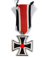 Eisernes Kreuz 2.Klasse 1939 am Band, Hersteller "100" im Bandring für " Rudolf Wächtler & Lange, Mittweida ", Zarge im frostigen Zustand, Hakenkreuz mit voller Schwärzung, magnetisch