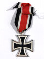 Eisernes Kreuz 2.Klasse 1939 am Band, Hersteller "100" im Bandring für " Rudolf Wächtler & Lange, Mittweida ", Zarge im frostigen Zustand, Hakenkreuz mit voller Schwärzung, magnetisch