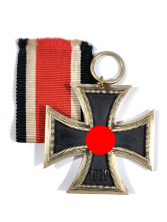 Eisernes Kreuz 2.Klasse 1939 mit Band, Hakenkreuz minimal berieben, magnetisch