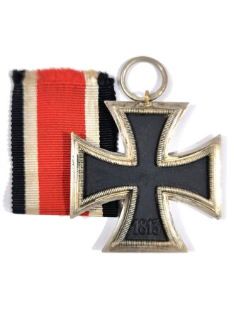 Eisernes Kreuz 2.Klasse 1939 mit Band, Hakenkreuz minimal berieben, magnetisch