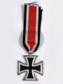 Eisernes Kreuz 2. Klasse 1939 am Band, sehr guter Zustand, ohne Herstellermarkierung im Ring, also ein frühes Stück