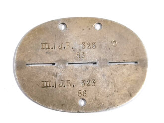 Erkennungsmarke Wehrmacht aus Aluminium eines Angehörigen " III. / J.R. 323 " III. / Infanterie- Regiment 323