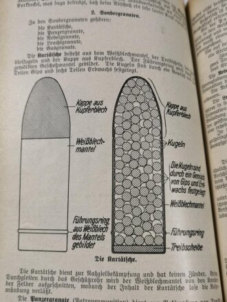 "Der Dienstunterricht im Reichsheer - Ein Handbuch für den deutschen Soldaten" datiert 1934, 500 Seiten