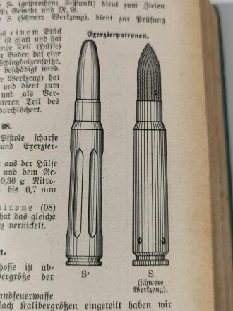 "Der Dienstunterricht im Reichsheer - Ein Handbuch für den deutschen Soldaten" datiert 1934, 500 Seiten