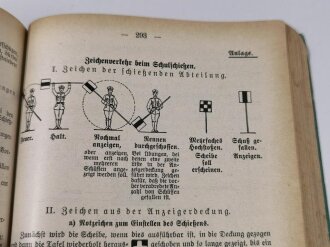 "Der Dienstunterricht im Reichsheer - Ein Handbuch für den deutschen Soldaten" datiert 1934, 500 Seiten