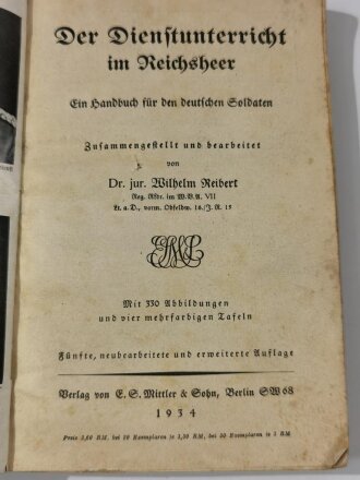 "Der Dienstunterricht im Reichsheer - Ein Handbuch für den deutschen Soldaten" datiert 1934, 500 Seiten