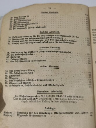 "Der Dienstunterricht im Reichsheer - Ein Handbuch für den deutschen Soldaten" datiert 1934, 500 Seiten